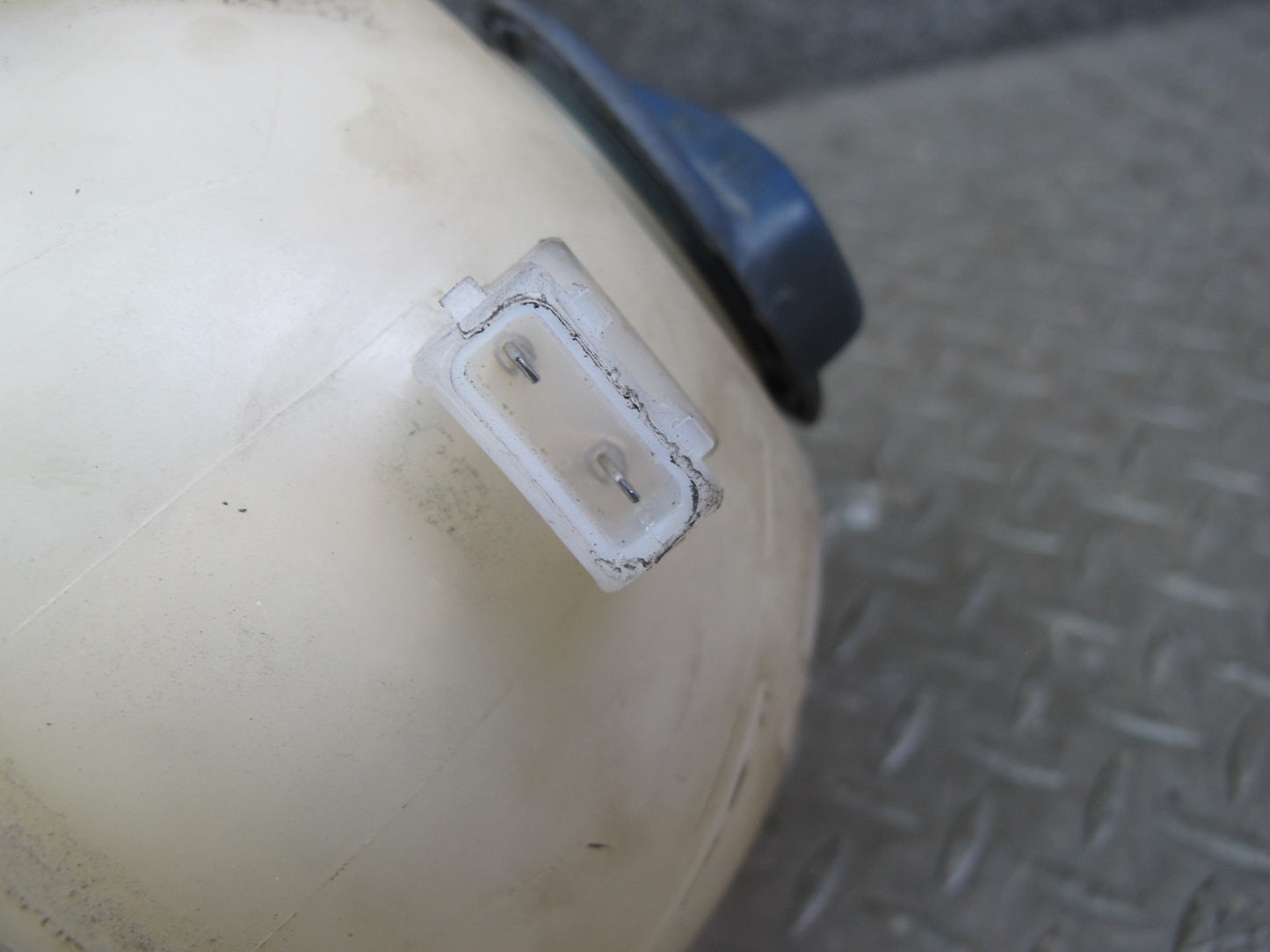 99-03 VW Eurovan T4 Engine Coolant Expansion Overflow Reservoir Tank OEM