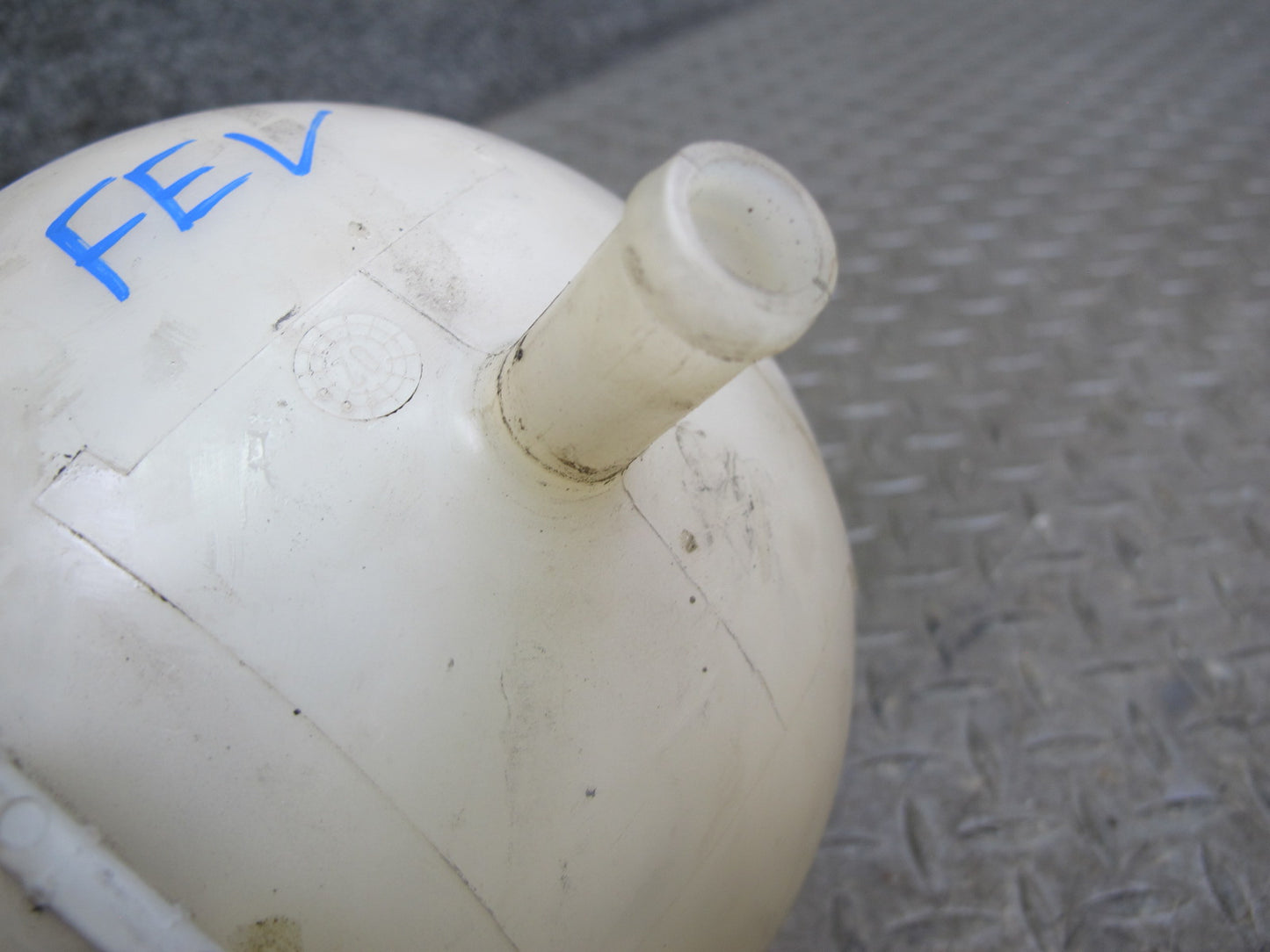 99-03 VW Eurovan T4 Engine Coolant Expansion Overflow Reservoir Tank OEM