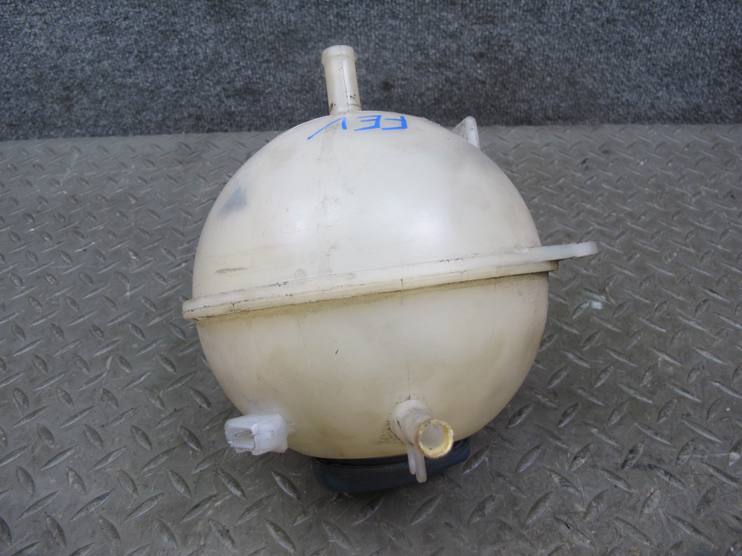 99-03 VW Eurovan T4 Engine Coolant Expansion Overflow Reservoir Tank OEM