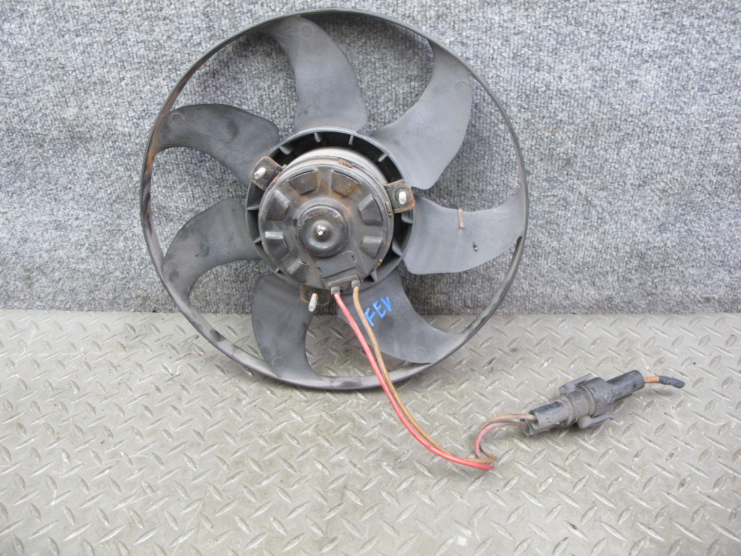99-03 VW Eurovan T4 2.8L Engine Cooling Fan Motor w Blade 7D0959455K OEM