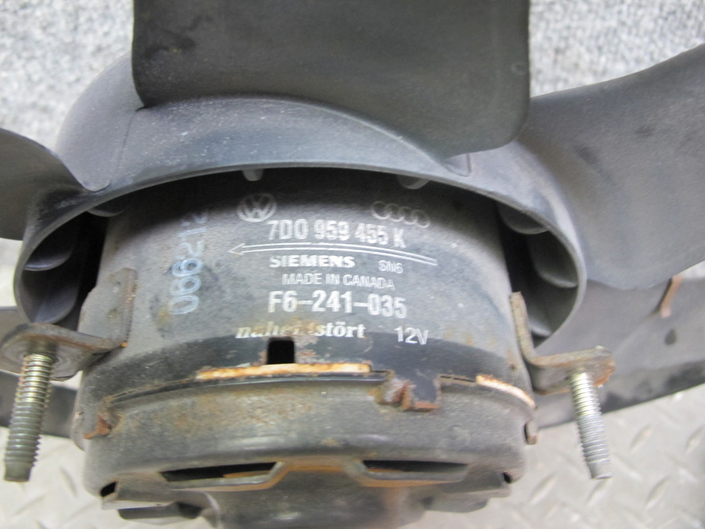 99-03 VW Eurovan T4 2.8L Engine Cooling Fan Motor w Blade 7D0959455K OEM