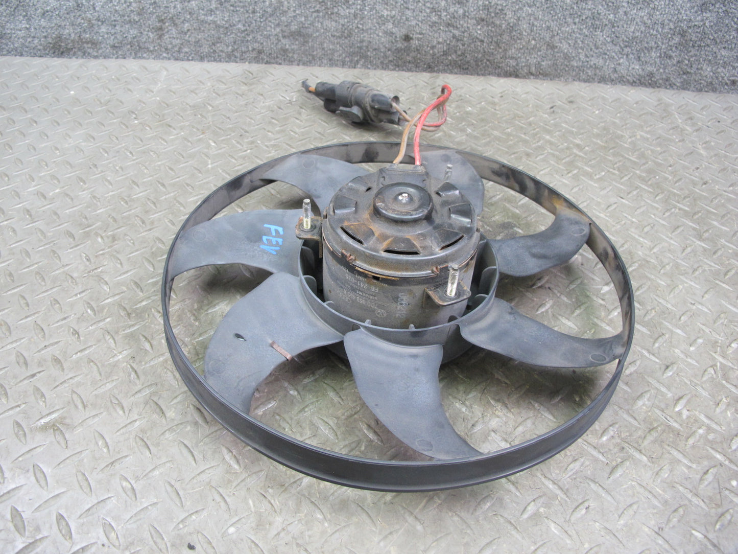 99-03 VW Eurovan T4 2.8L Engine Cooling Fan Motor w Blade 7D0959455K OEM