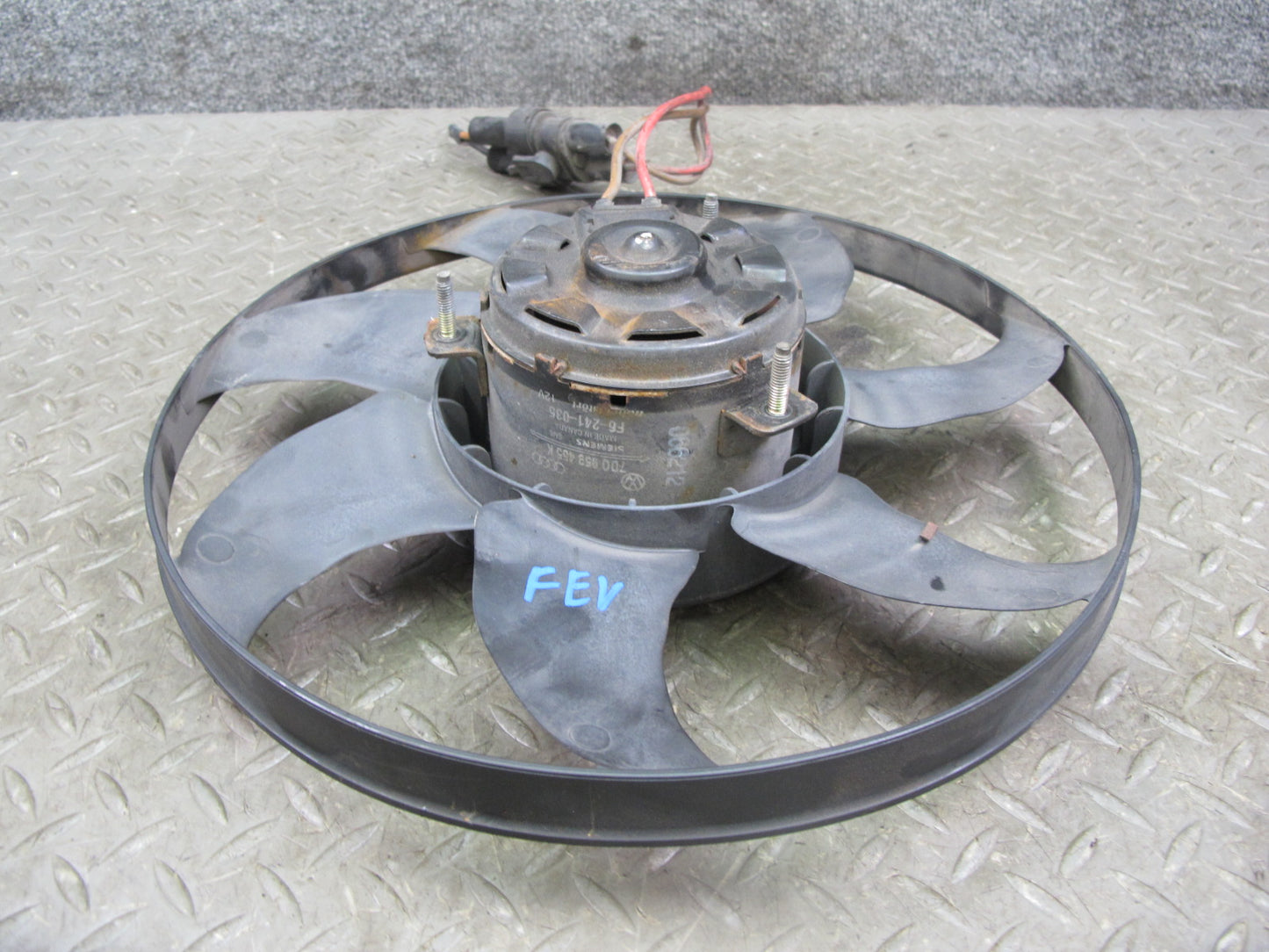 99-03 VW Eurovan T4 2.8L Engine Cooling Fan Motor w Blade 7D0959455K OEM