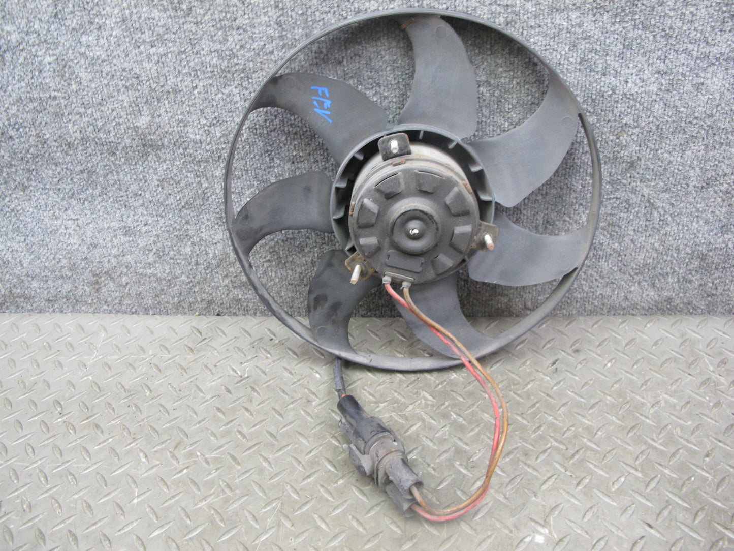 99-03 VW Eurovan T4 2.8L Engine Cooling Fan Motor w Blade 7D0959455K OEM
