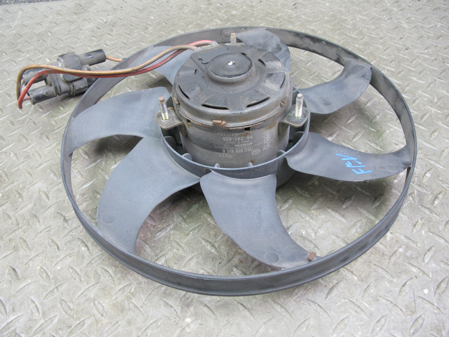 99-03 VW Eurovan T4 2.8L Engine Cooling Fan Motor w Blade 7D0959455K OEM