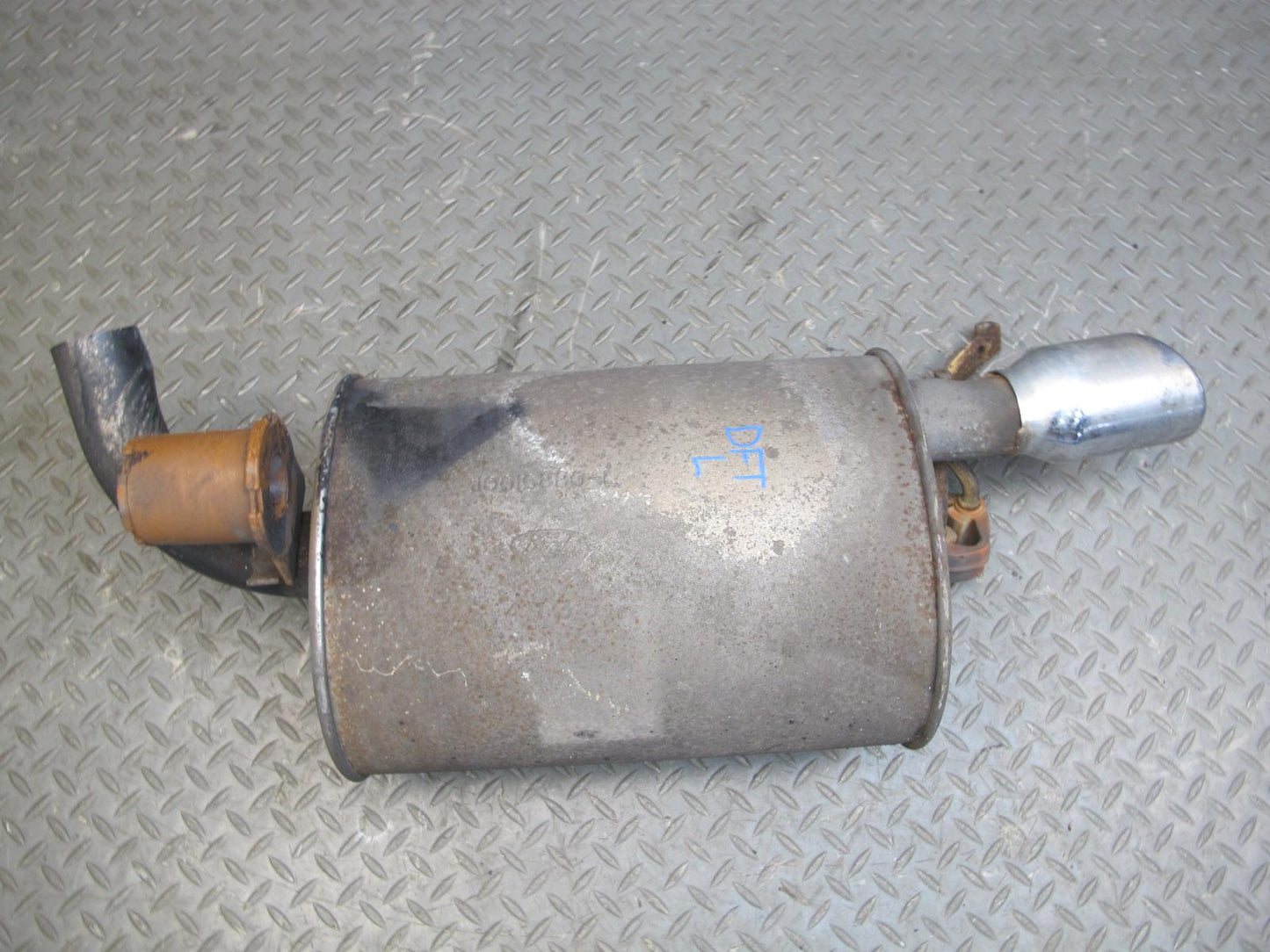 04-05 Ford Thunderbird Rear Left Exhaust Muffler w Chrome Tip J0016880-L OEM