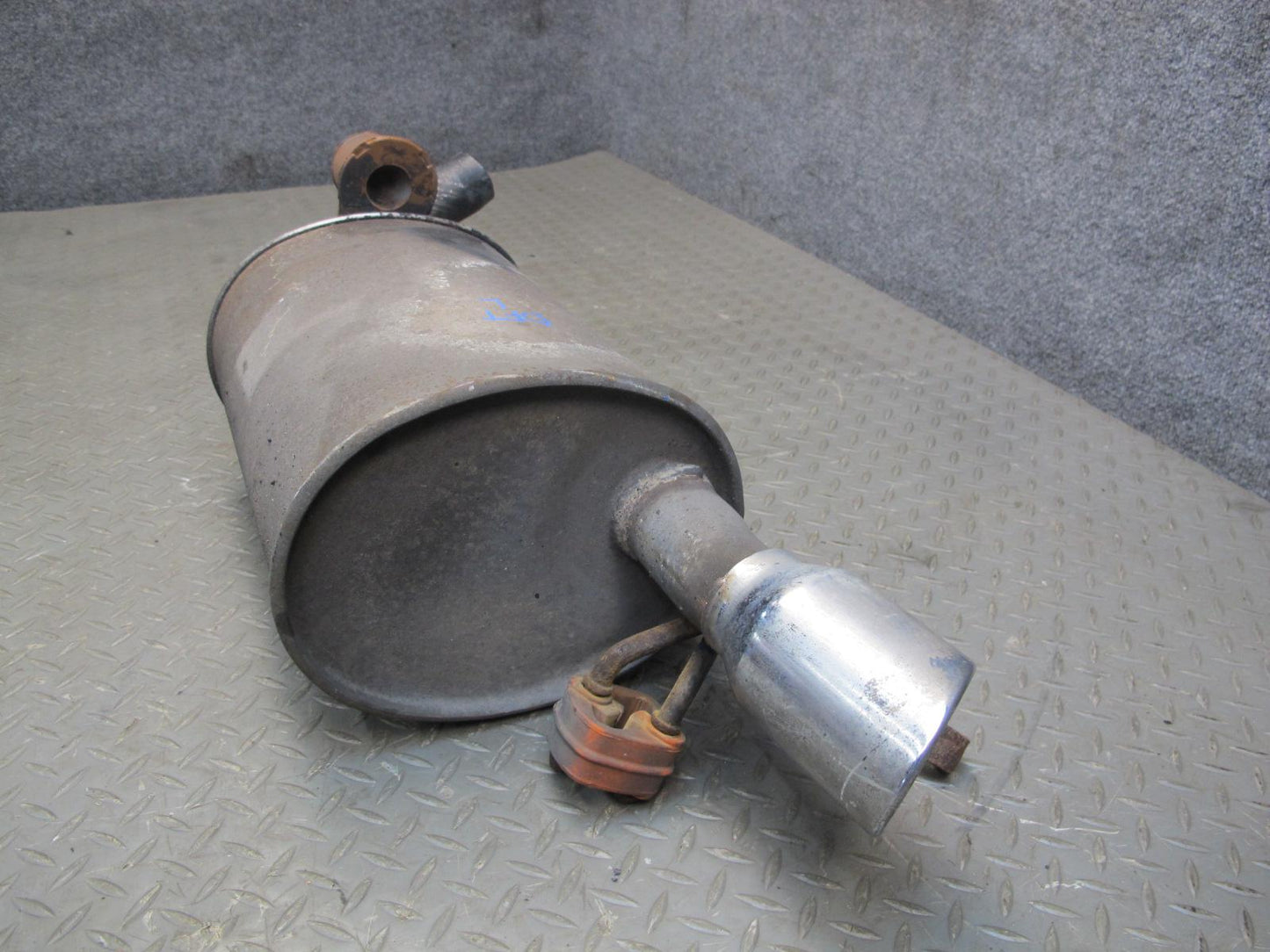 04-05 Ford Thunderbird Rear Left Exhaust Muffler w Chrome Tip J0016880-L OEM