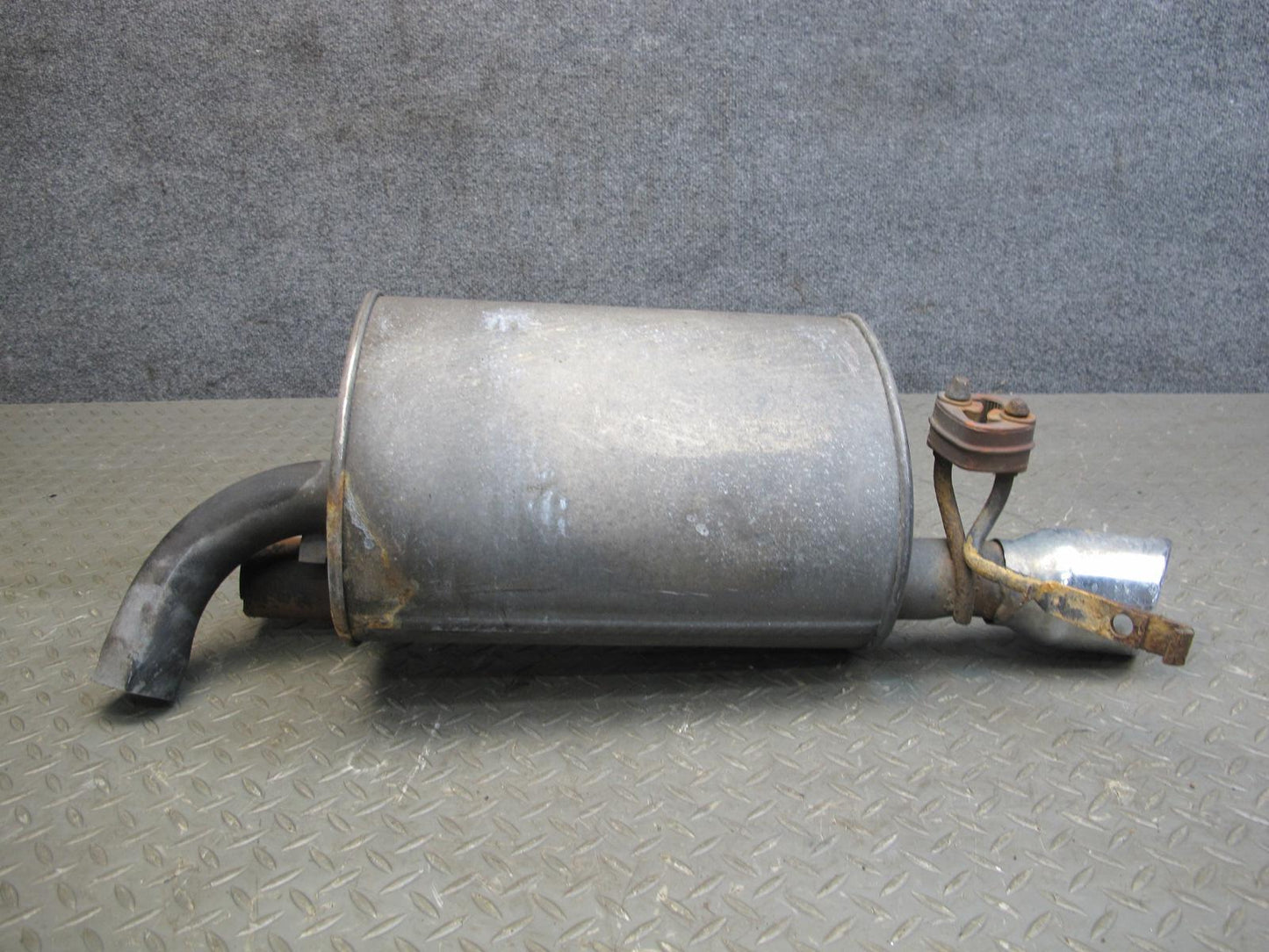 04-05 Ford Thunderbird Rear Left Exhaust Muffler w Chrome Tip J0016880-L OEM