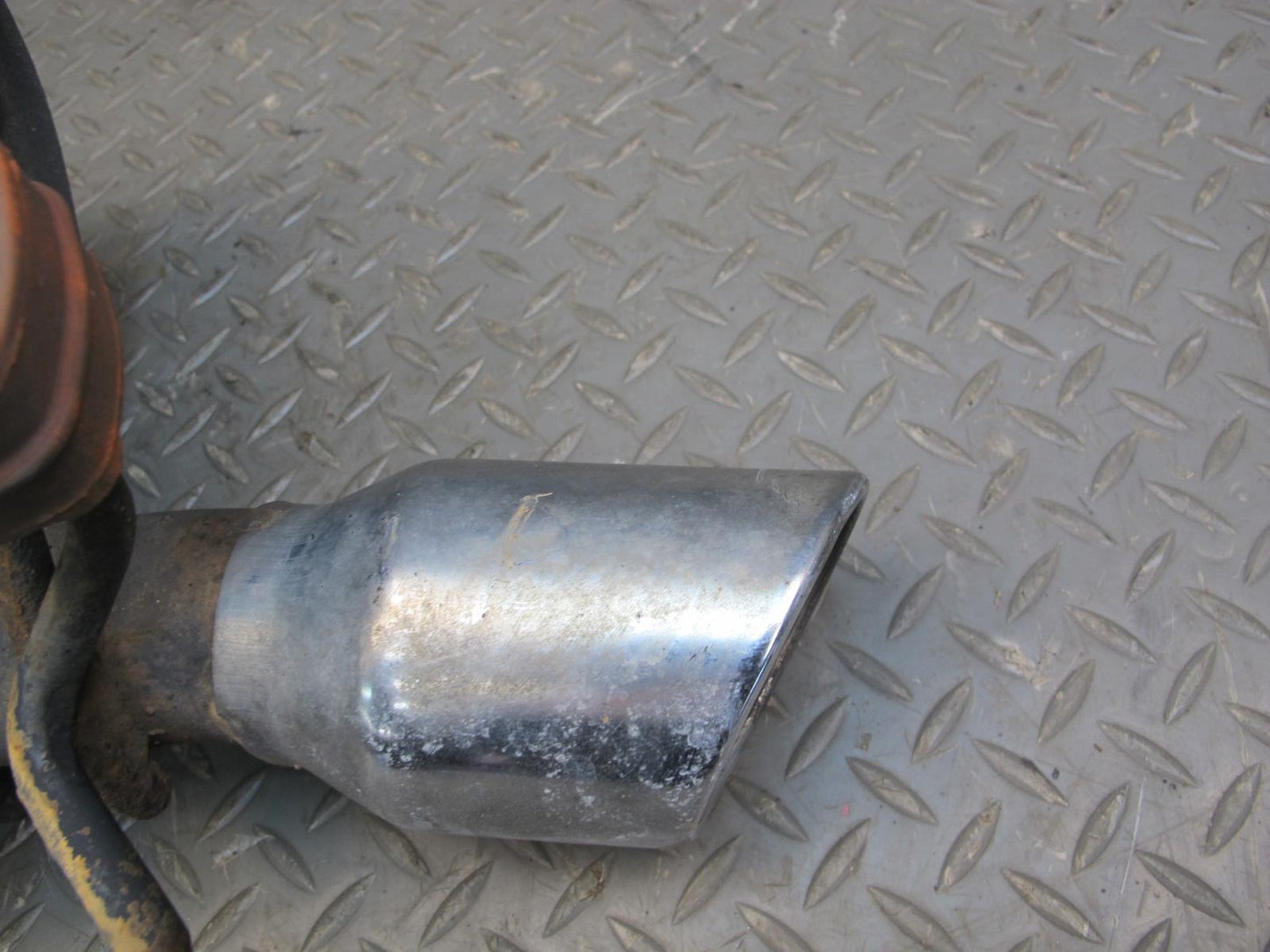 04-05 Ford Thunderbird Rear Left Exhaust Muffler w Chrome Tip J0016880-L OEM