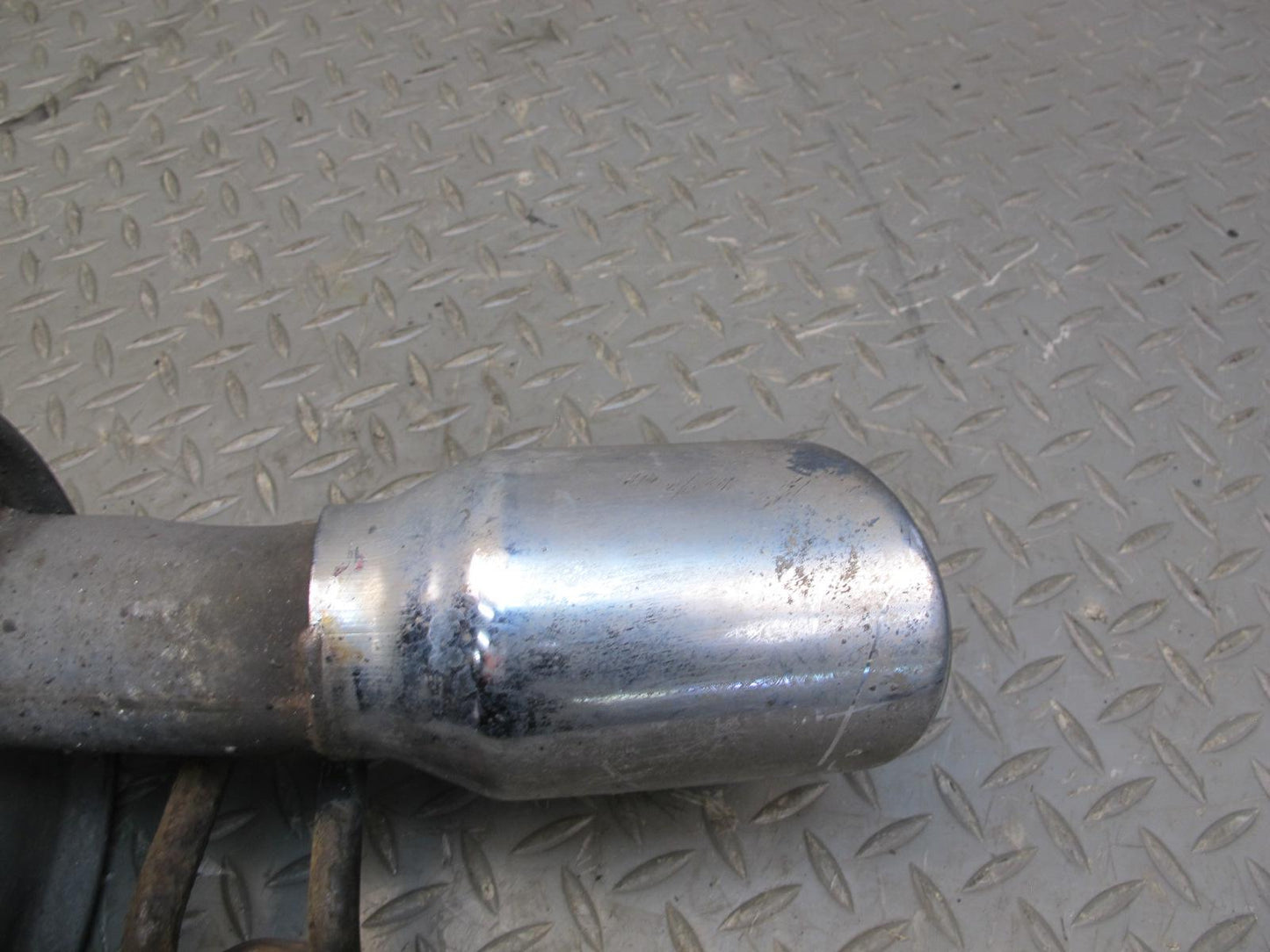 04-05 Ford Thunderbird Rear Left Exhaust Muffler w Chrome Tip J0016880-L OEM