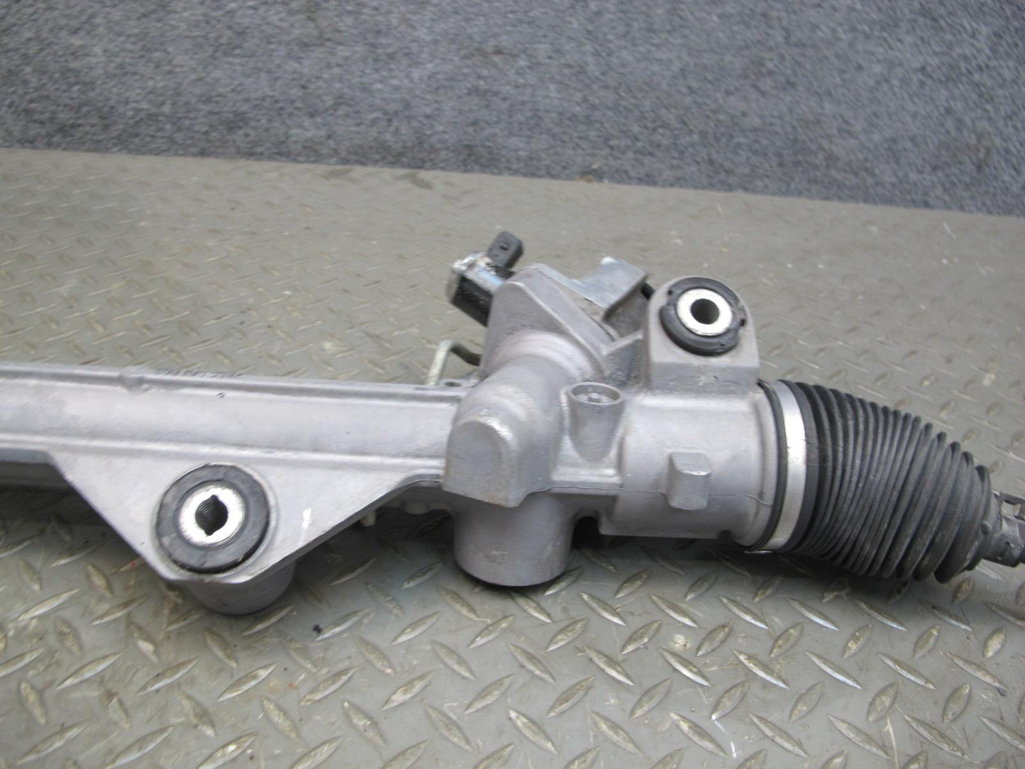 03-05 Ford Thunderbird Power Steering Rack & Pinion 7852501802 OEM