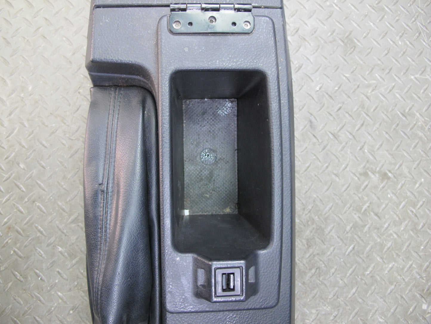 04-05 Ford Thunderbird Center Console CUP Holder Trim Cover Panel Black OEM
