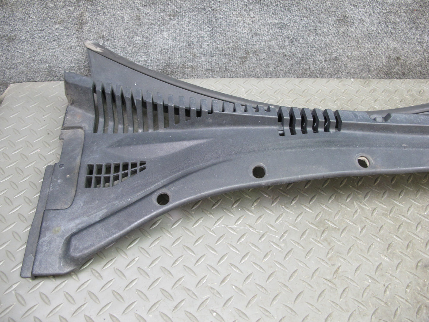 02-05 Ford Thunderbird Front Windshield Wiper Cowl Trim Cover Panel OEM