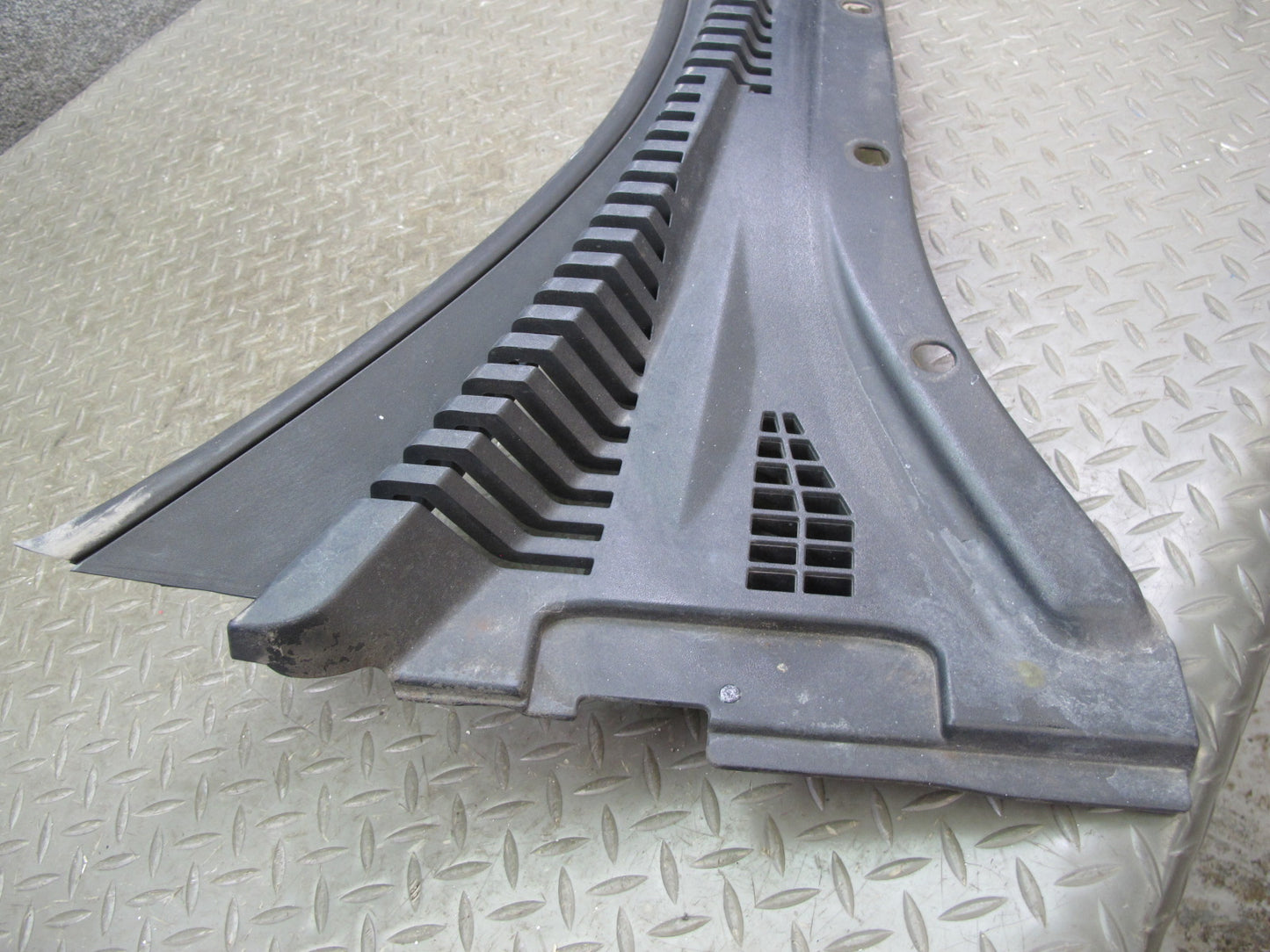 02-05 Ford Thunderbird Front Windshield Wiper Cowl Trim Cover Panel OEM