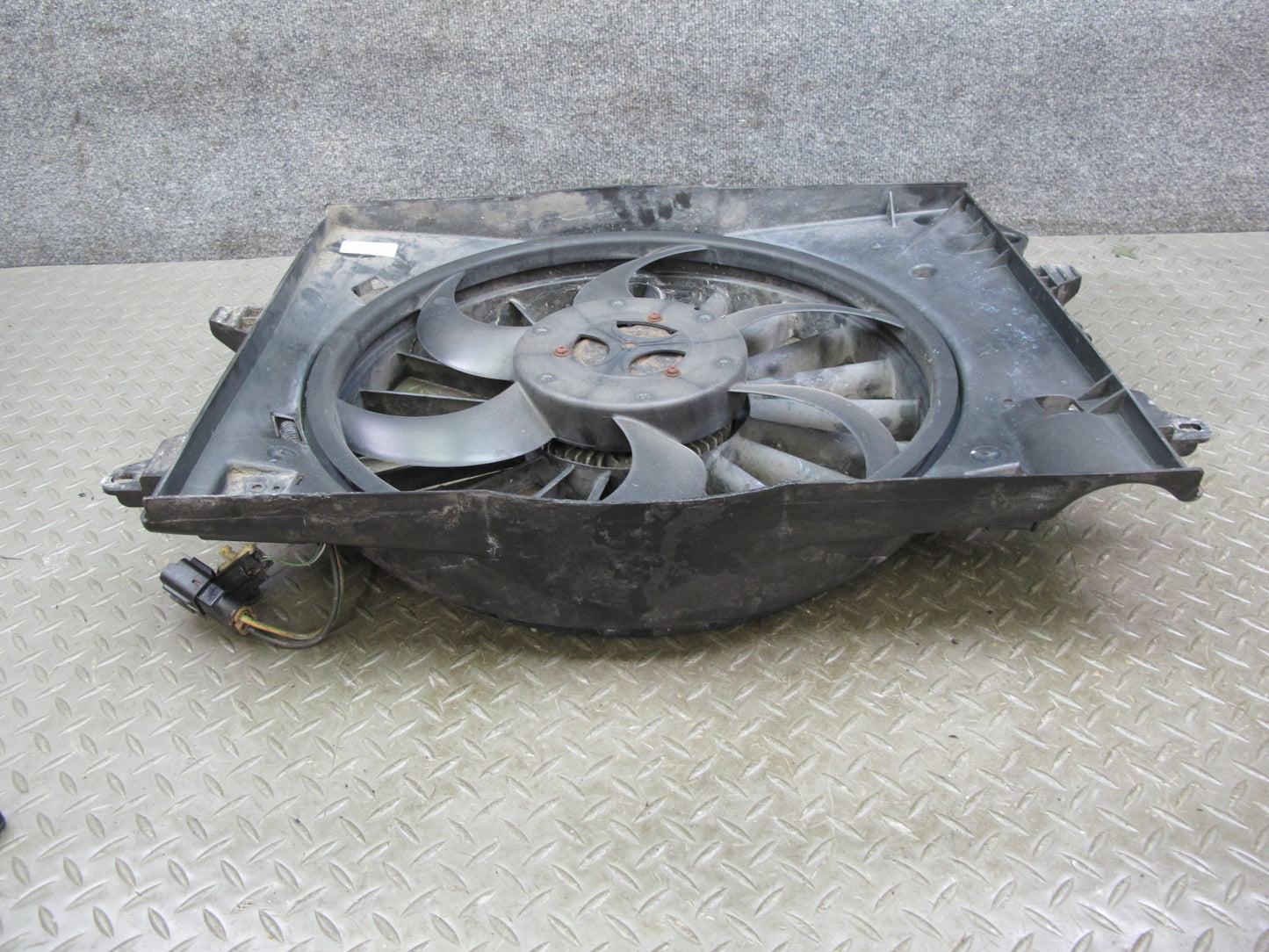 03-04 Ford Thunderbird Engine Cooling Radiator Fan Motor w Shroud Assy OEM