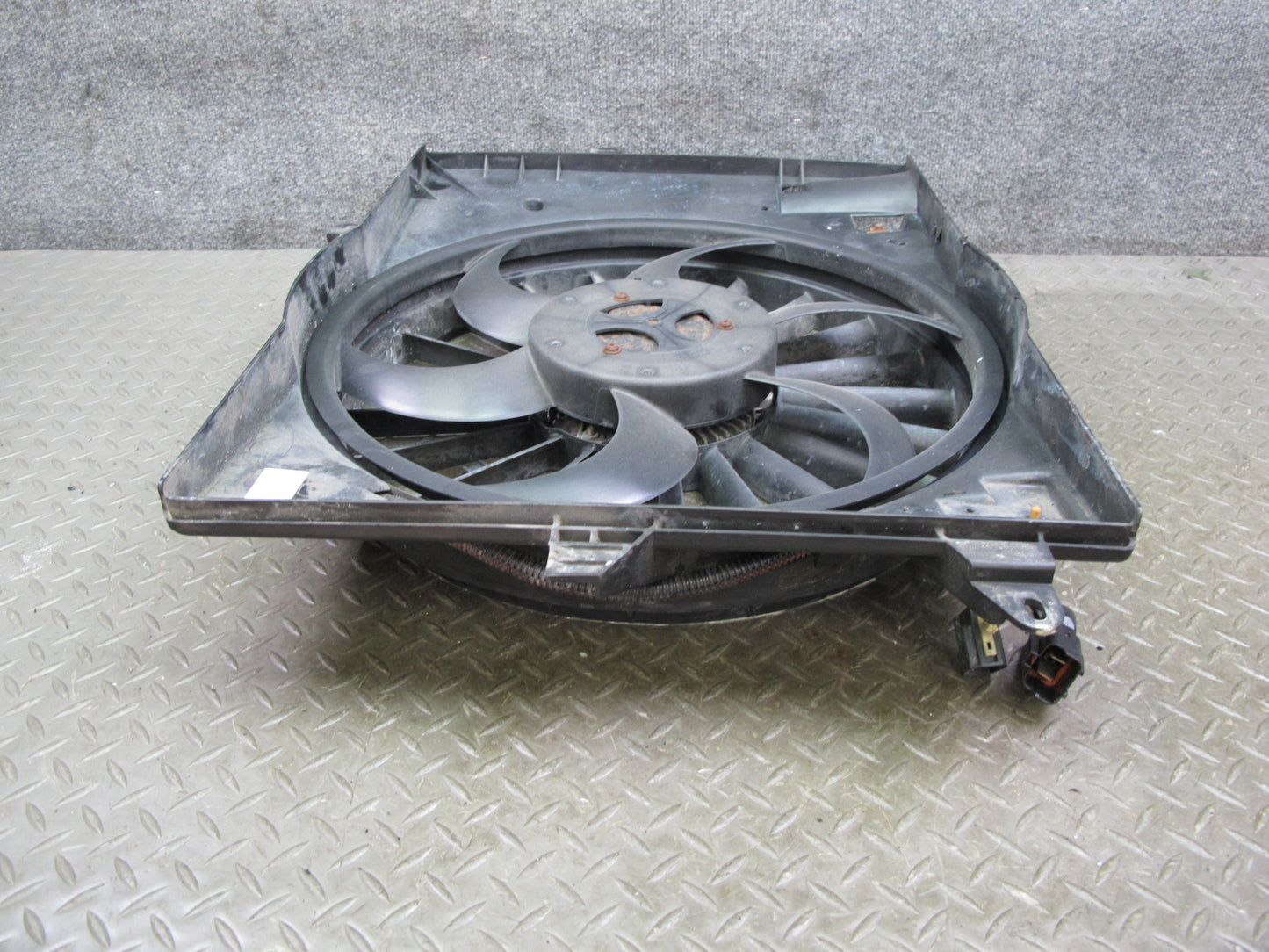 03-04 Ford Thunderbird Engine Cooling Radiator Fan Motor w Shroud Assy OEM