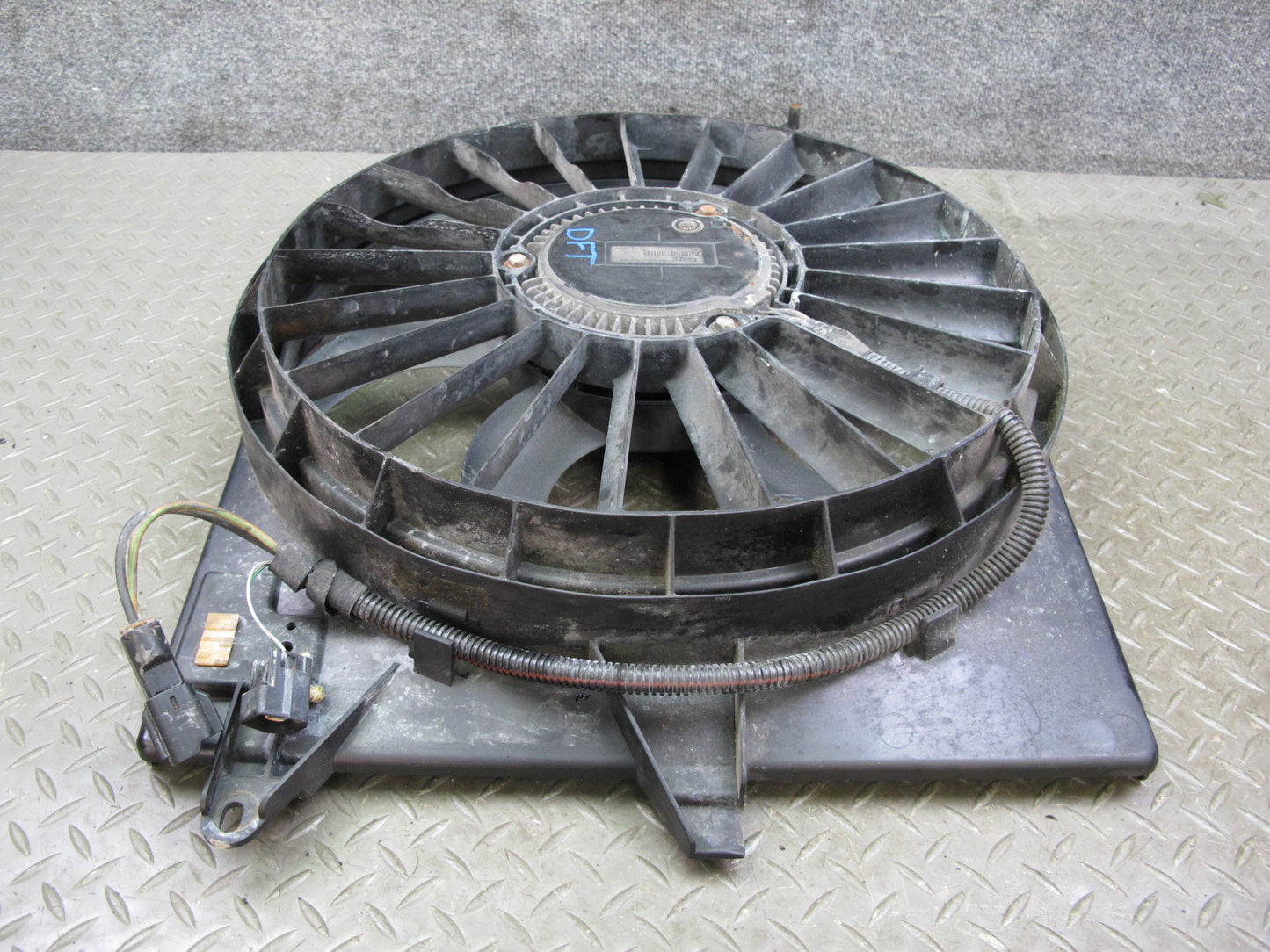 03-04 Ford Thunderbird Engine Cooling Radiator Fan Motor w Shroud Assy OEM