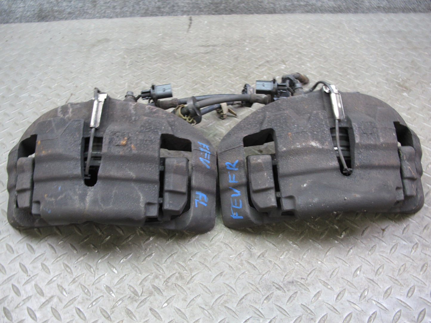 01-03 VW Eurovan T4 2.8L FWD Set of 2 Front Left & Right Brake Caliper OEM