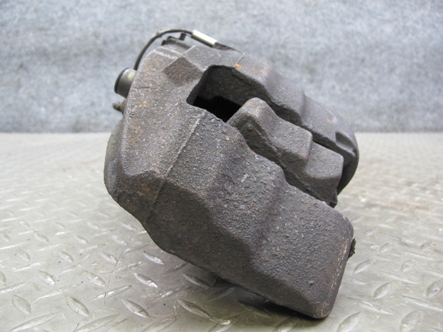 01-03 VW Eurovan T4 2.8L FWD Set of 2 Front Left & Right Brake Caliper OEM