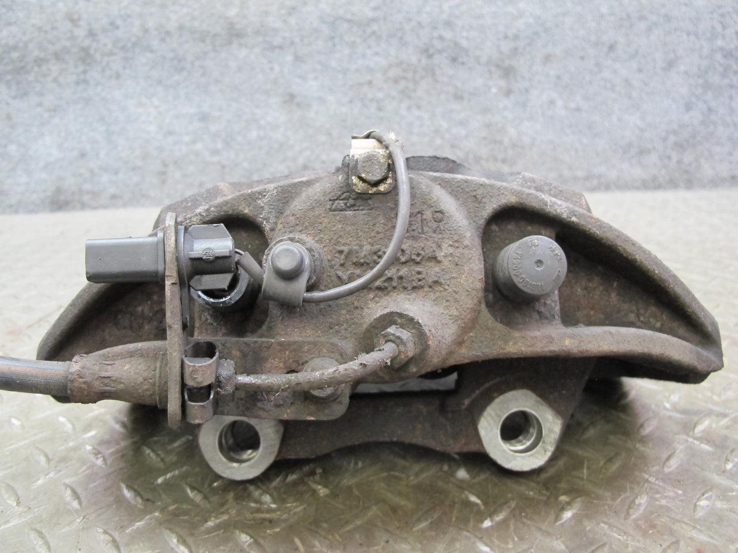 01-03 VW Eurovan T4 2.8L FWD Set of 2 Front Left & Right Brake Caliper OEM