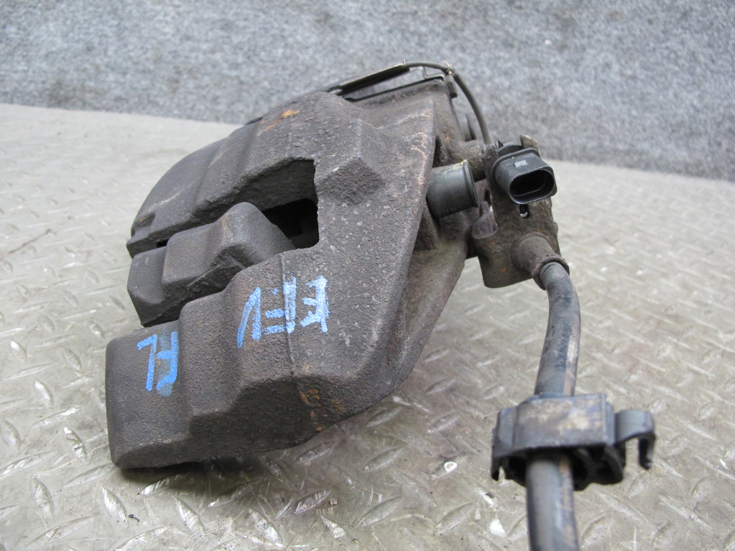 01-03 VW Eurovan T4 2.8L FWD Set of 2 Front Left & Right Brake Caliper OEM
