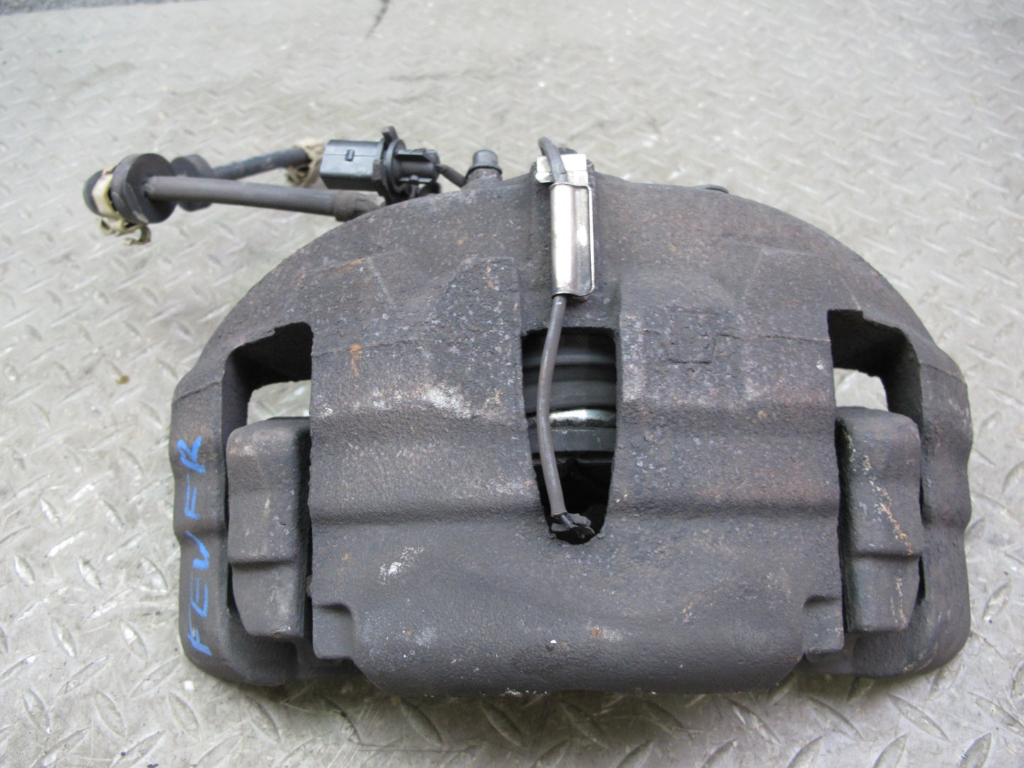 01-03 VW Eurovan T4 2.8L FWD Set of 2 Front Left & Right Brake Caliper OEM
