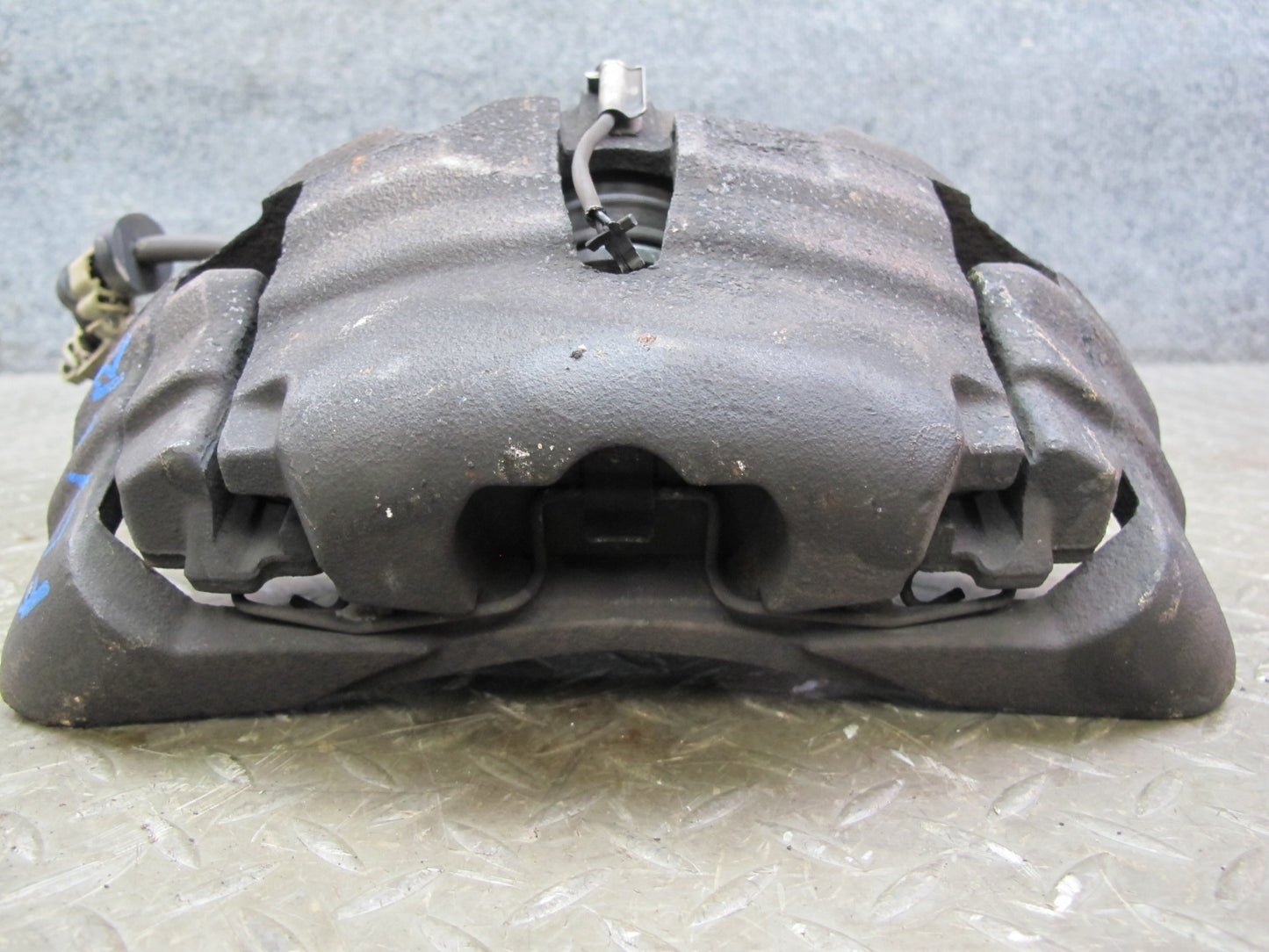 01-03 VW Eurovan T4 2.8L FWD Set of 2 Front Left & Right Brake Caliper OEM