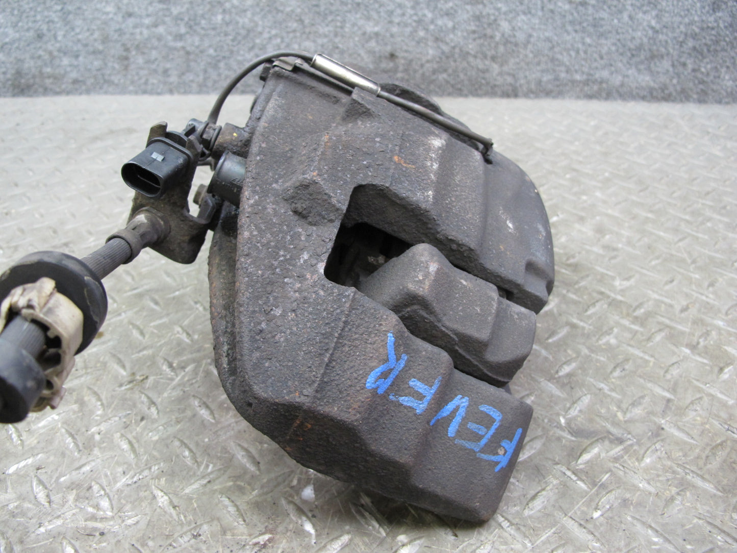 01-03 VW Eurovan T4 2.8L FWD Set of 2 Front Left & Right Brake Caliper OEM