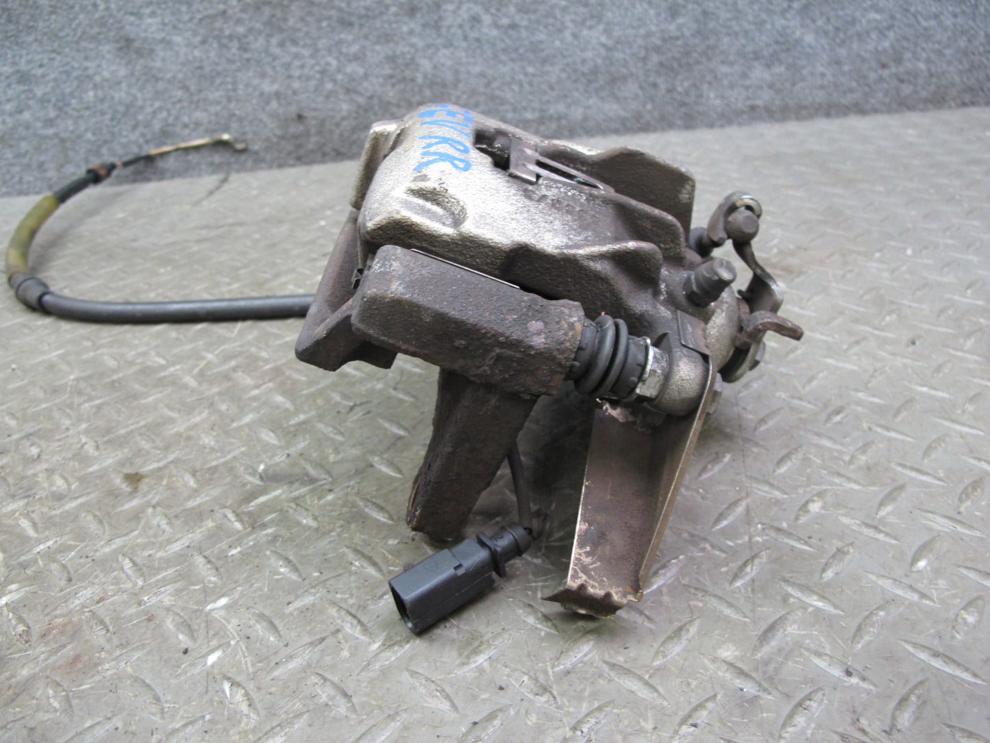 01-03 VW Eurovan T4 2.8L FWD Set of 2 Rear Left & Right Brake Caliper OEM