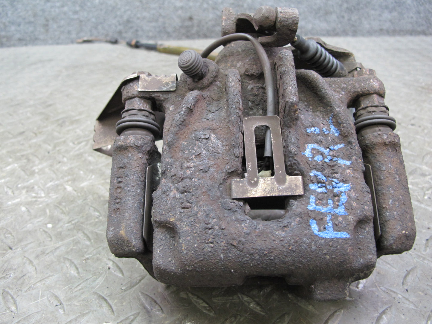 01-03 VW Eurovan T4 2.8L FWD Set of 2 Rear Left & Right Brake Caliper OEM