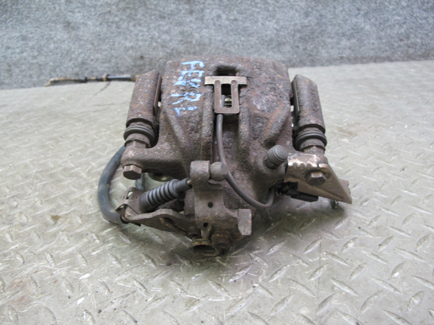 01-03 VW Eurovan T4 2.8L FWD Set of 2 Rear Left & Right Brake Caliper OEM