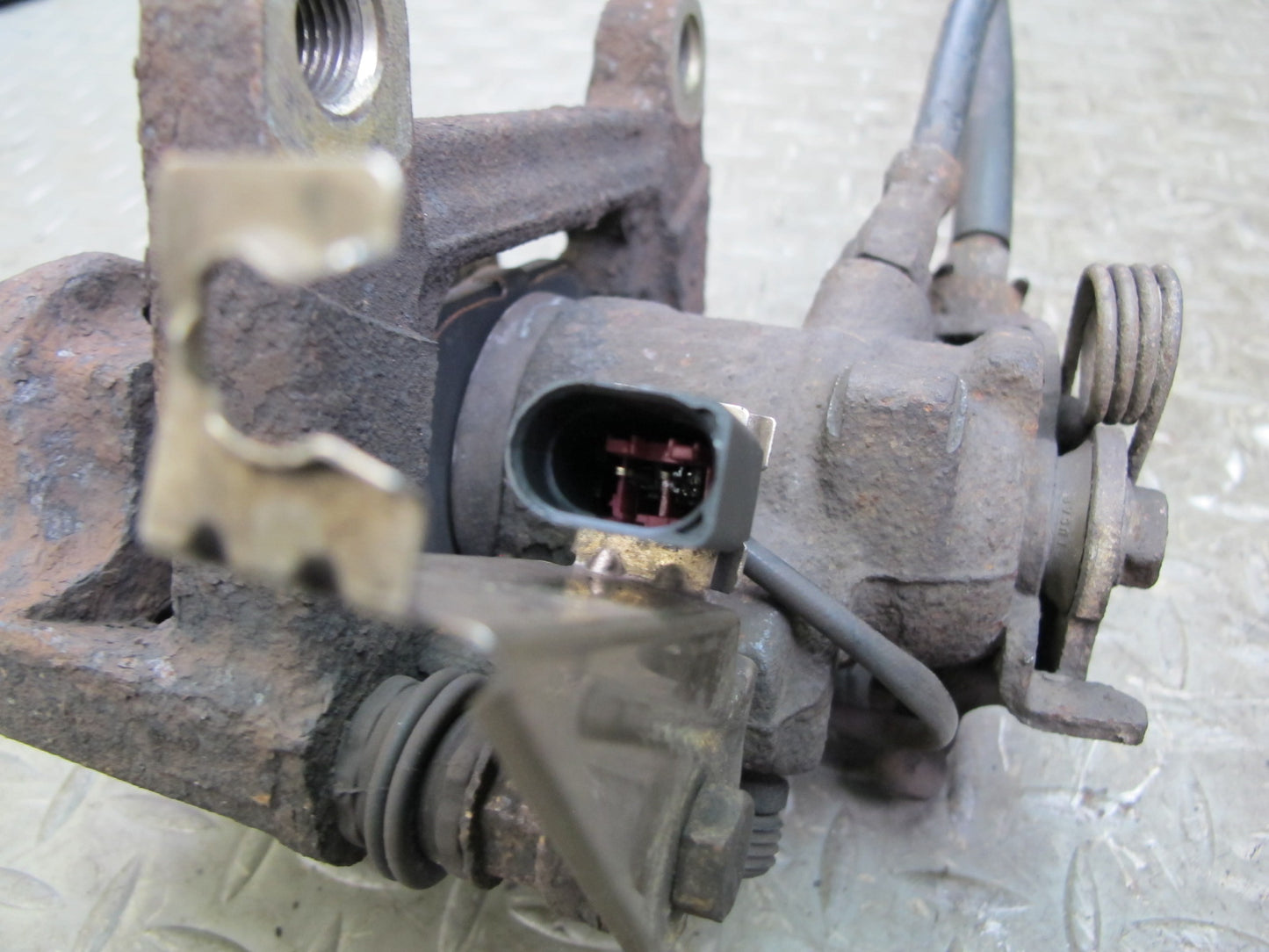 01-03 VW Eurovan T4 2.8L FWD Set of 2 Rear Left & Right Brake Caliper OEM