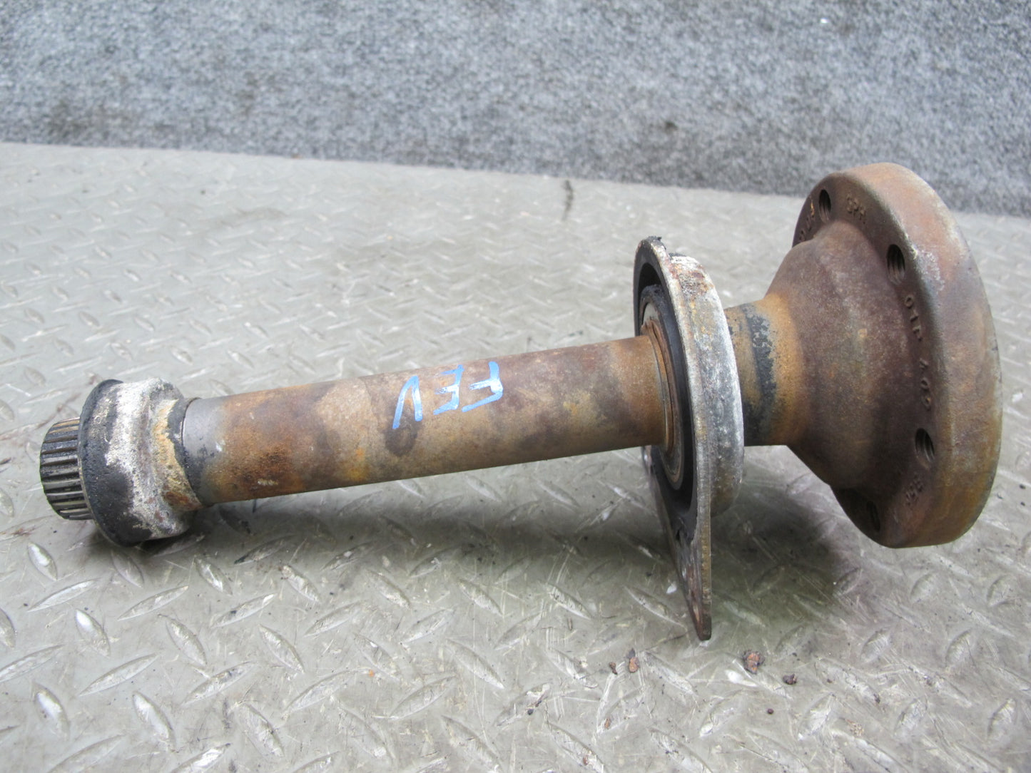 99-03 VW Eurovan T4 2.8L Transmission Right Flange Shaft 01P409356A OEM