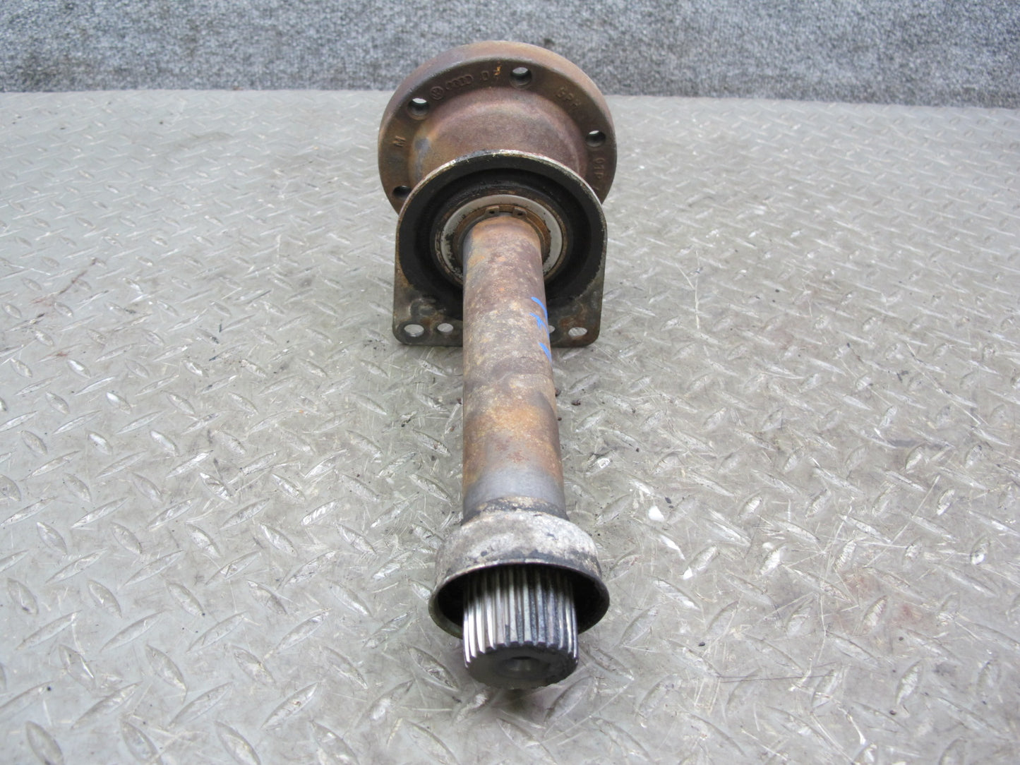 99-03 VW Eurovan T4 2.8L Transmission Right Flange Shaft 01P409356A OEM