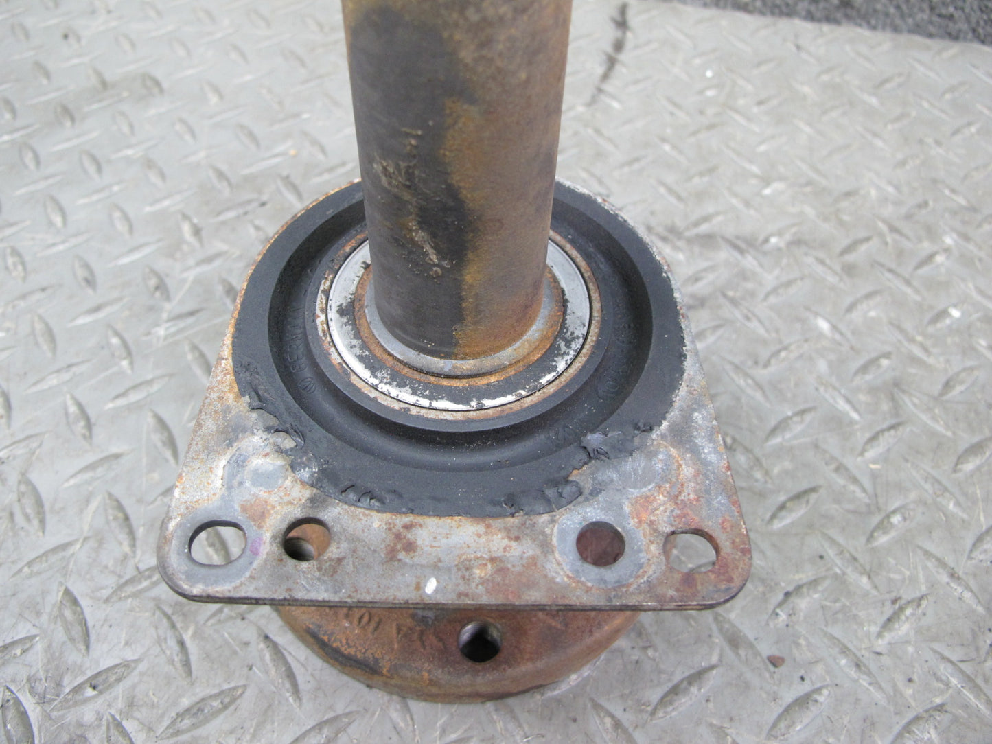 99-03 VW Eurovan T4 2.8L Transmission Right Flange Shaft 01P409356A OEM