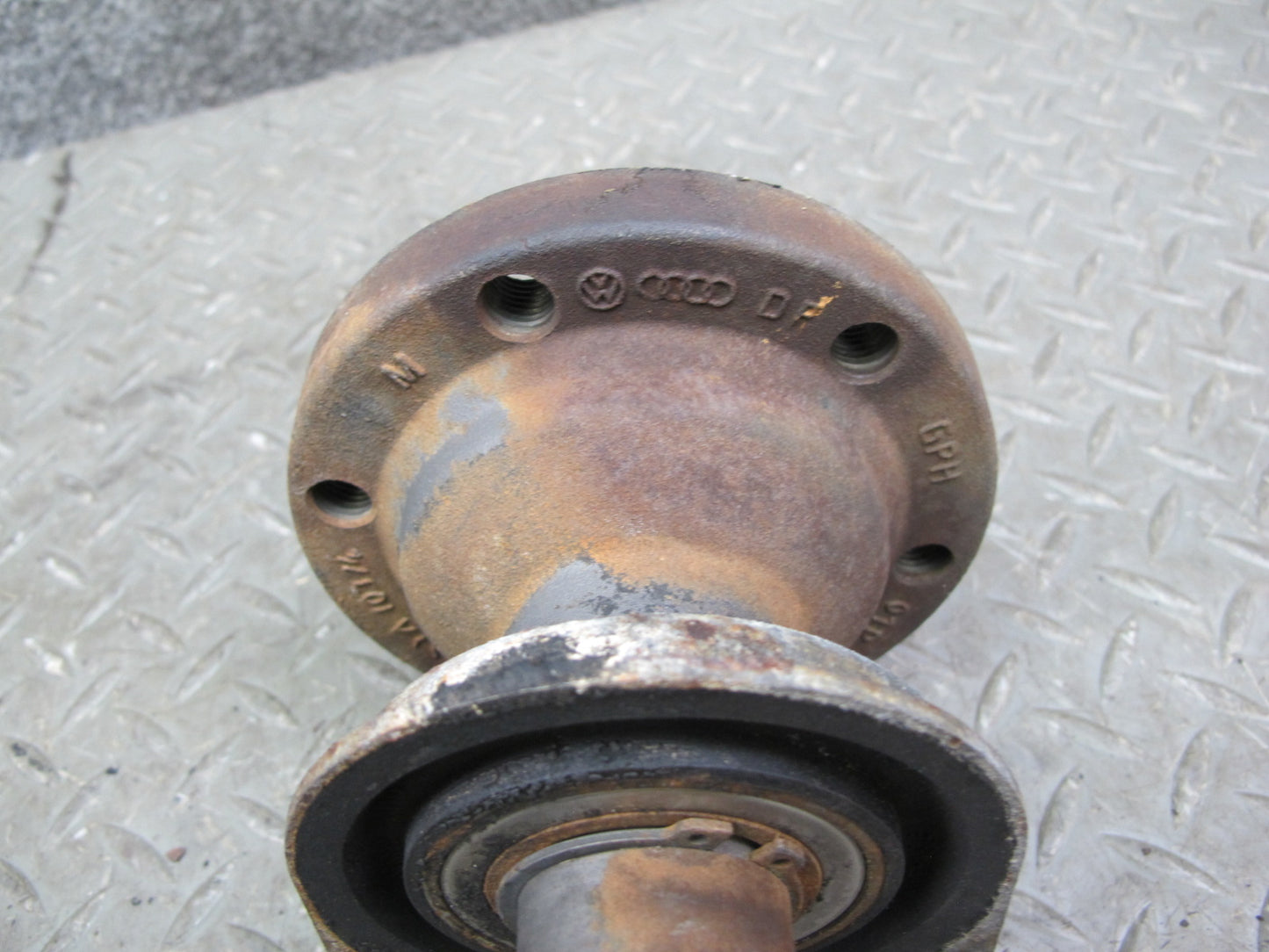 99-03 VW Eurovan T4 2.8L Transmission Right Flange Shaft 01P409356A OEM