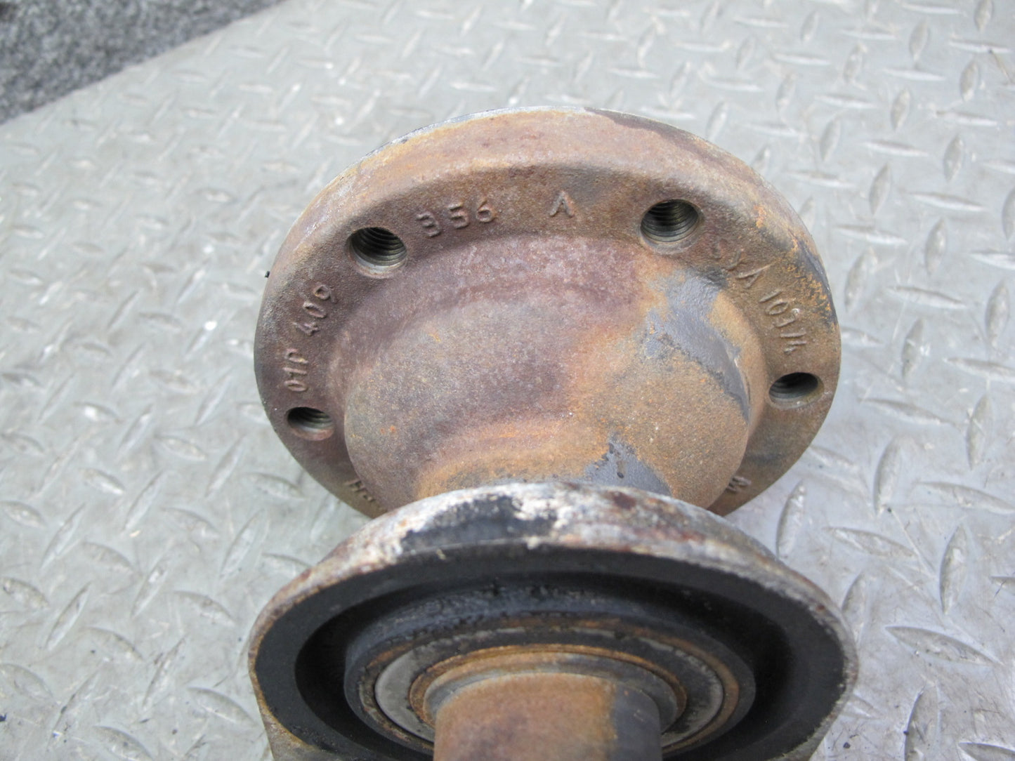 99-03 VW Eurovan T4 2.8L Transmission Right Flange Shaft 01P409356A OEM