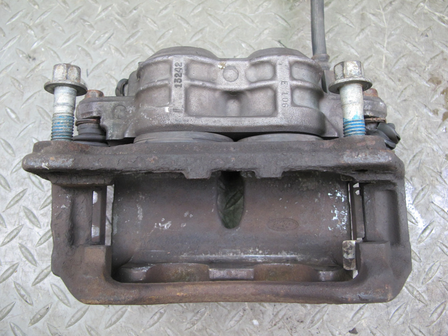 02-05 Ford Thunderbird Set of 2 Front Left & Right Brake Caliper OEM