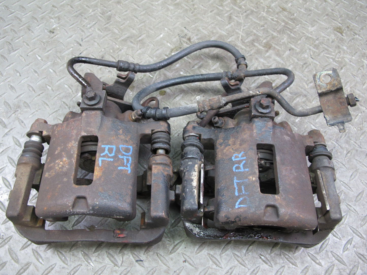 02-05 Ford Thunderbird Set of 2 Rear Left & Right Brake Caliper OEM