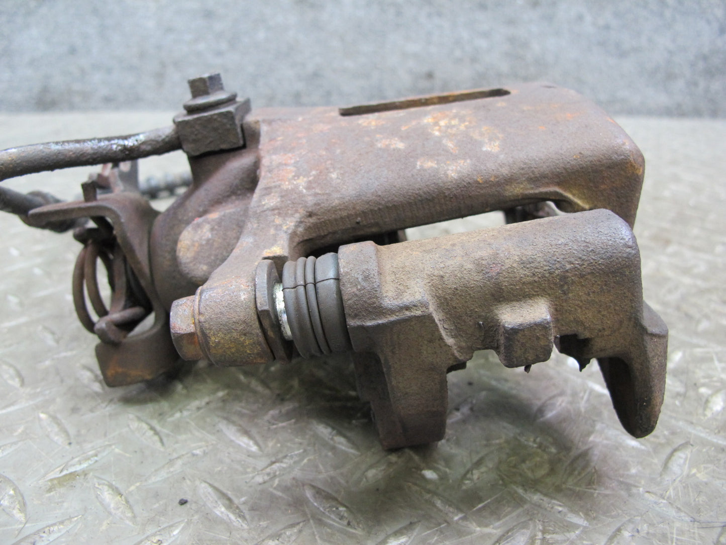 02-05 Ford Thunderbird Set of 2 Rear Left & Right Brake Caliper OEM