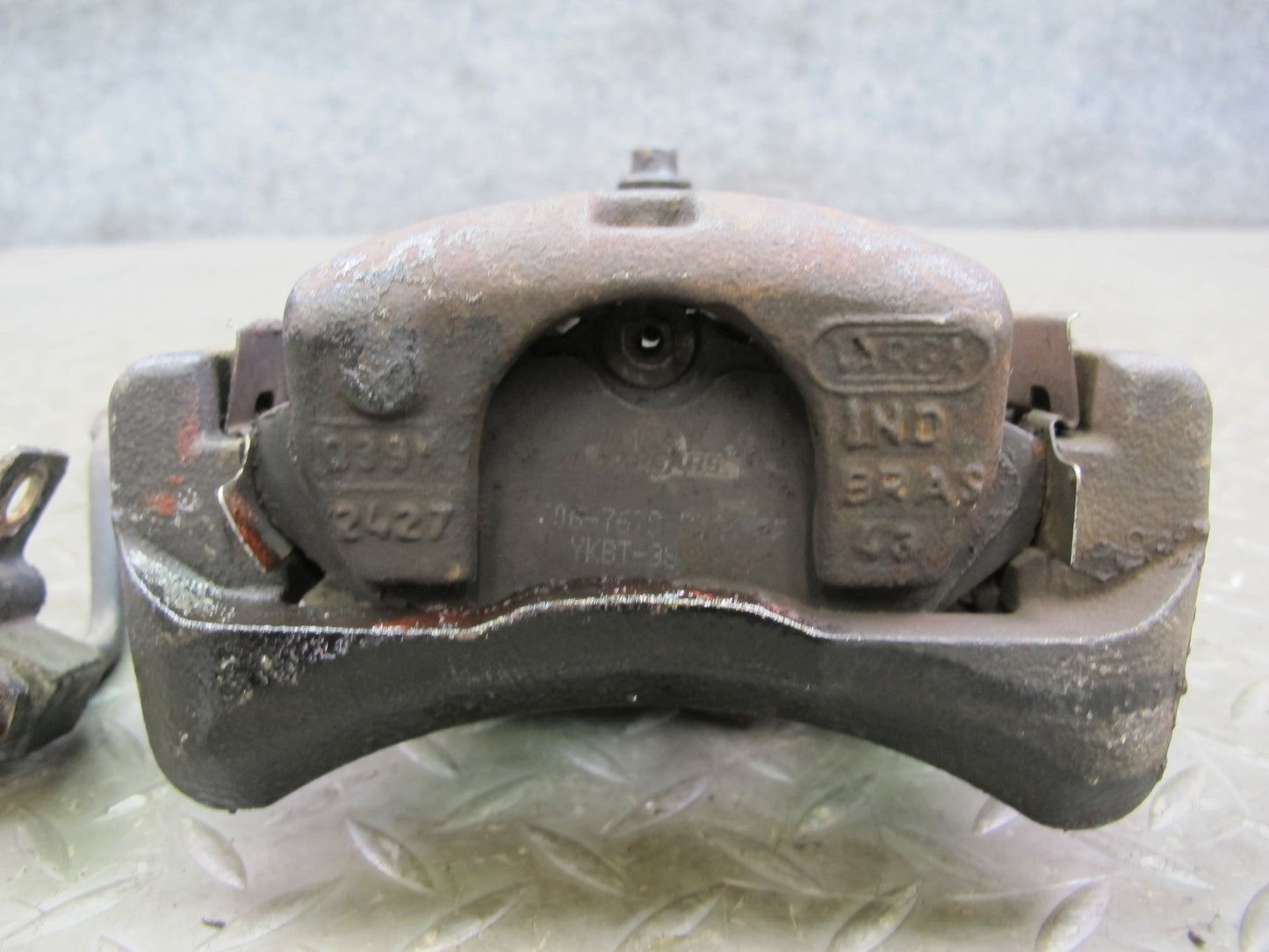 02-05 Ford Thunderbird Set of 2 Rear Left & Right Brake Caliper OEM