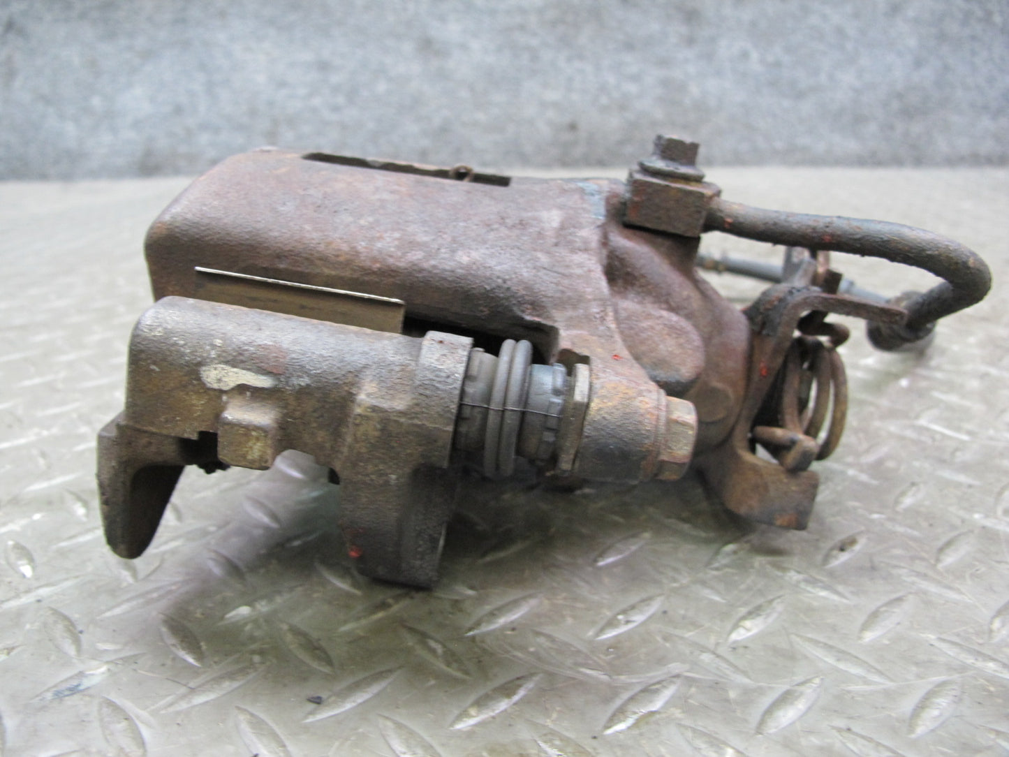 02-05 Ford Thunderbird Set of 2 Rear Left & Right Brake Caliper OEM