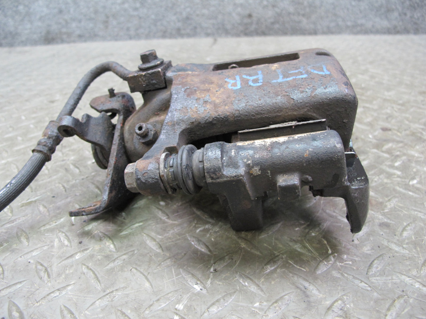 02-05 Ford Thunderbird Set of 2 Rear Left & Right Brake Caliper OEM