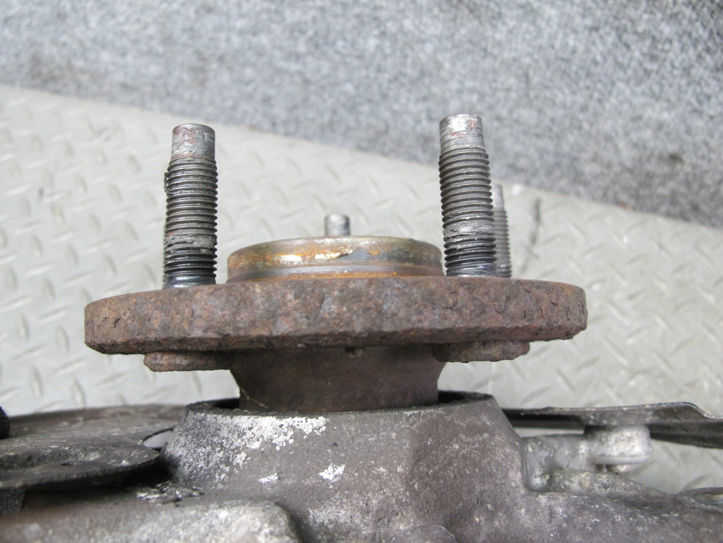 02-05 Ford Thunderbird Rear Right Spindle Knuckle Wheel Hub Bearing OEM
