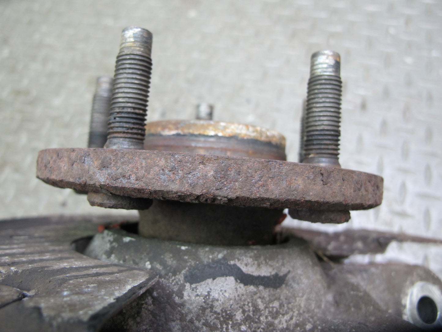 02-05 Ford Thunderbird Rear Left Spindle Knuckle Wheel Hub Bearing OEM