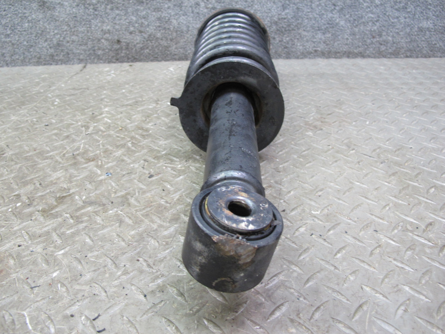 02-04 Ford Thunderbird Set of 2 Rear Left & Right Strut Shock Absorber Monroe