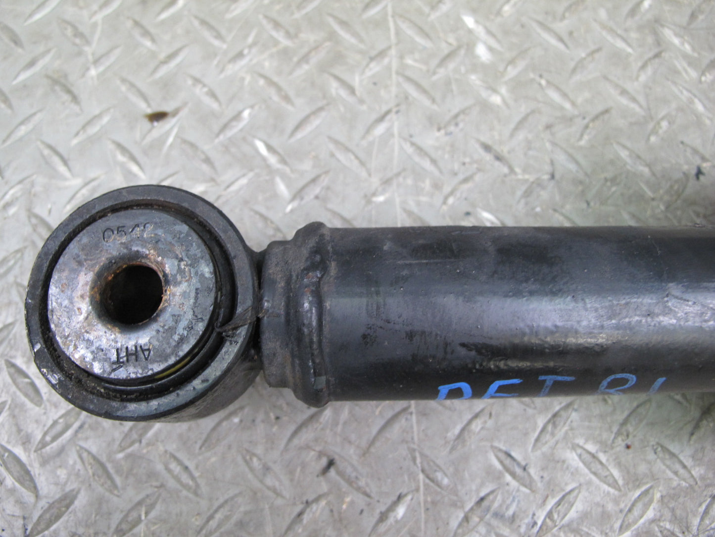 02-04 Ford Thunderbird Set of 2 Rear Left & Right Strut Shock Absorber Monroe