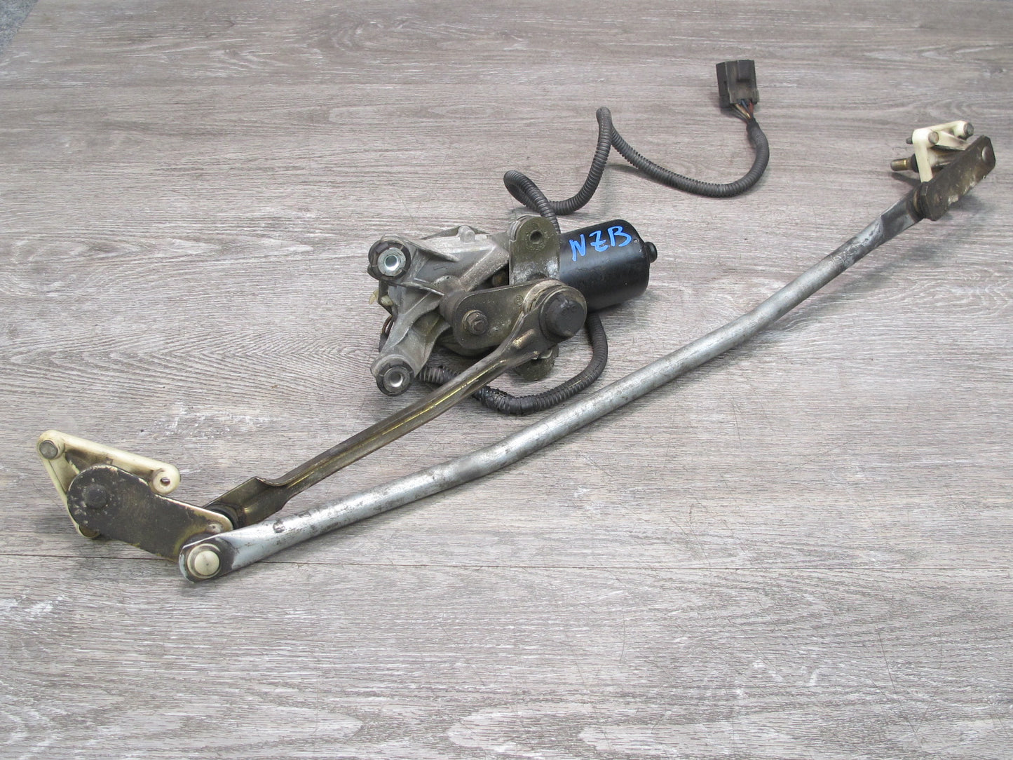 90-96 Nissan Z32 300ZX 2+0 Windshield Wiper Transmission Linkage w Motor OEM
