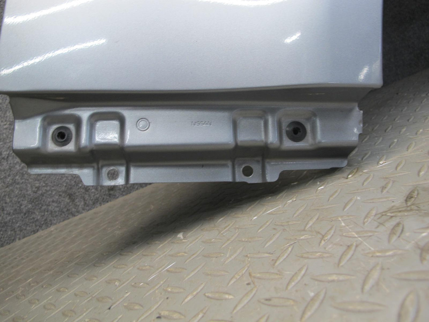 03-06 Nissan 350Z Z33 Front Right Fender Shell Panel Cover Silver OEM