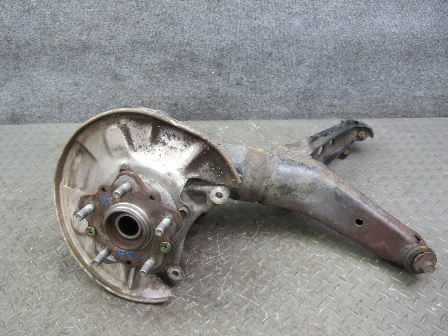 86-91 Mazda RX7 FC3S Rear Left Spindle Knuckle Wheel Hub w Trailing Arm Assy OEM